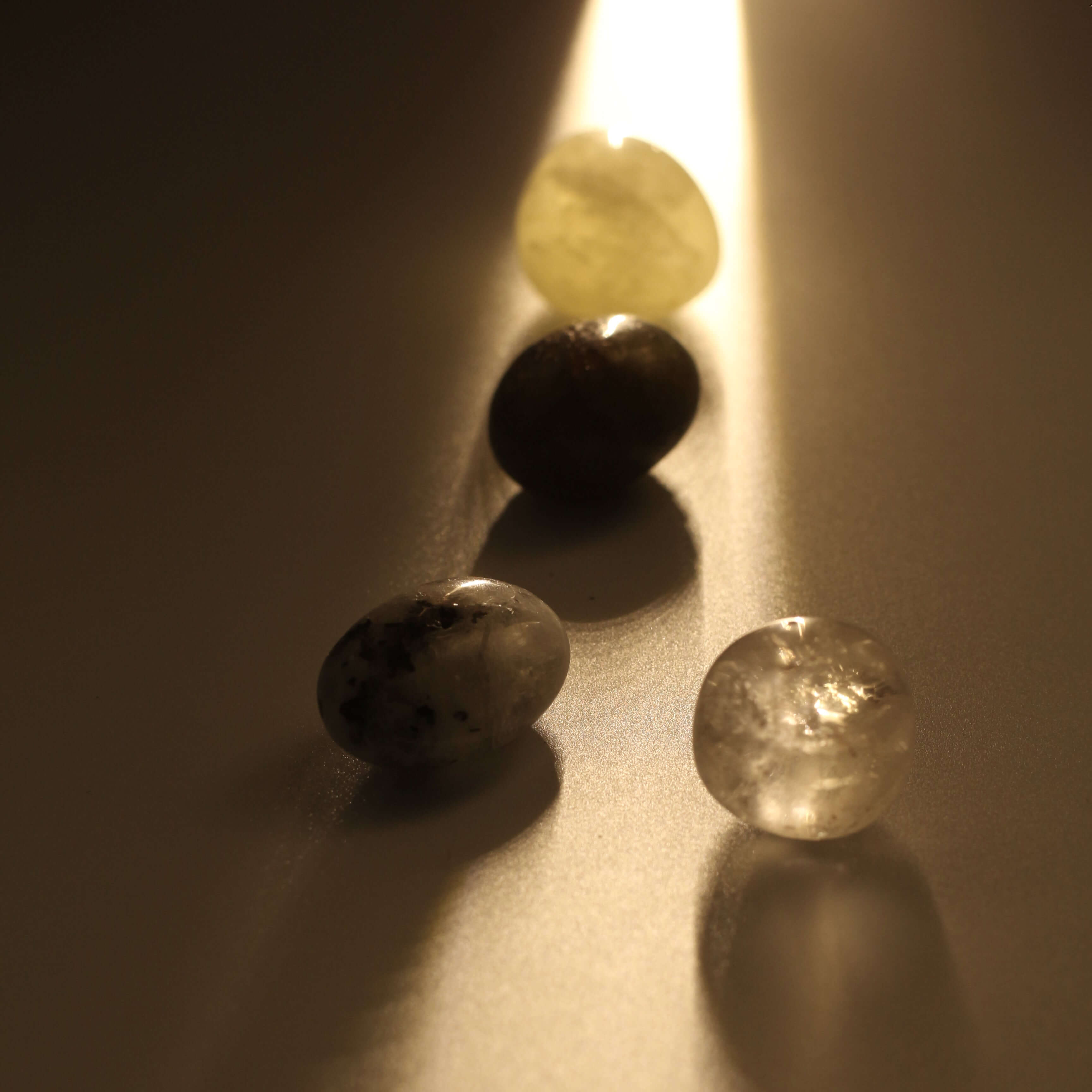 Full Moon Crystal Set - Resplendent Energy Of Perfection with Moonstone, Labradorite, Citrine, Clear Quartz as gift for family and friends